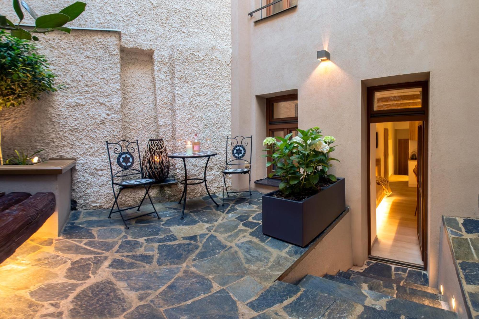 White Wolf Boutique Apartments Оломоуц Экстерьер фото