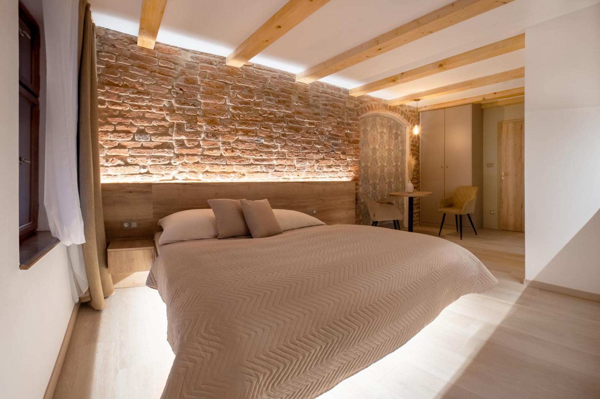 White Wolf Boutique Apartments Оломоуц Экстерьер фото