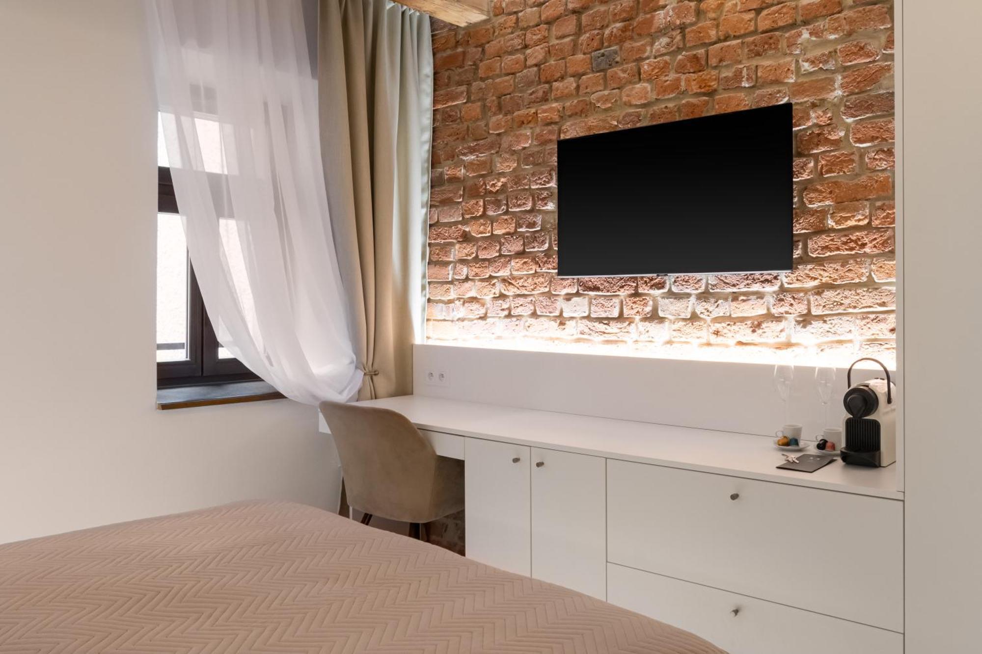 White Wolf Boutique Apartments Оломоуц Экстерьер фото