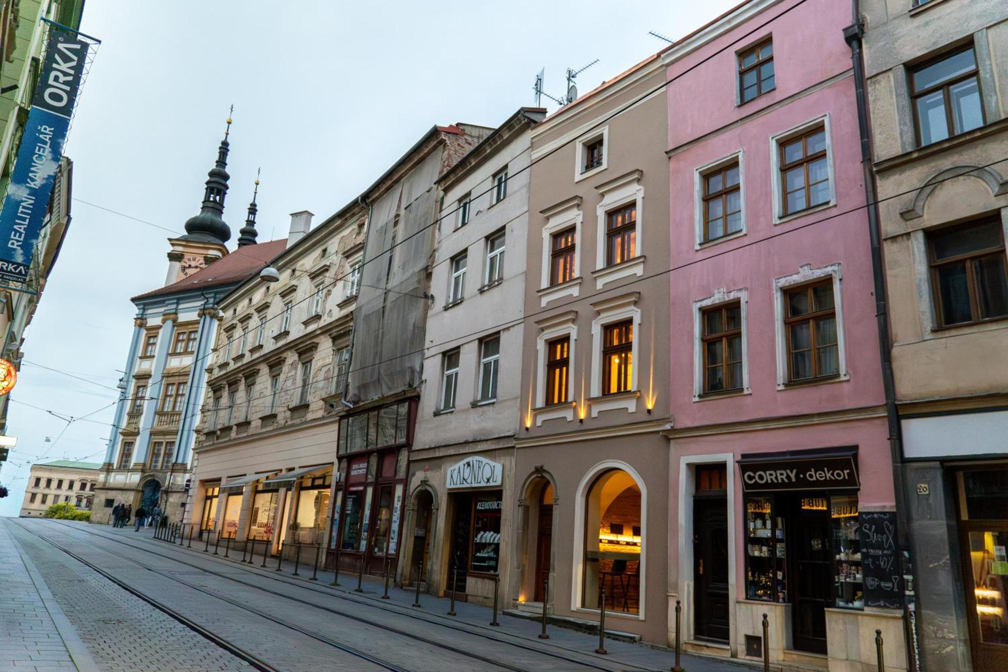White Wolf Boutique Apartments Оломоуц Экстерьер фото