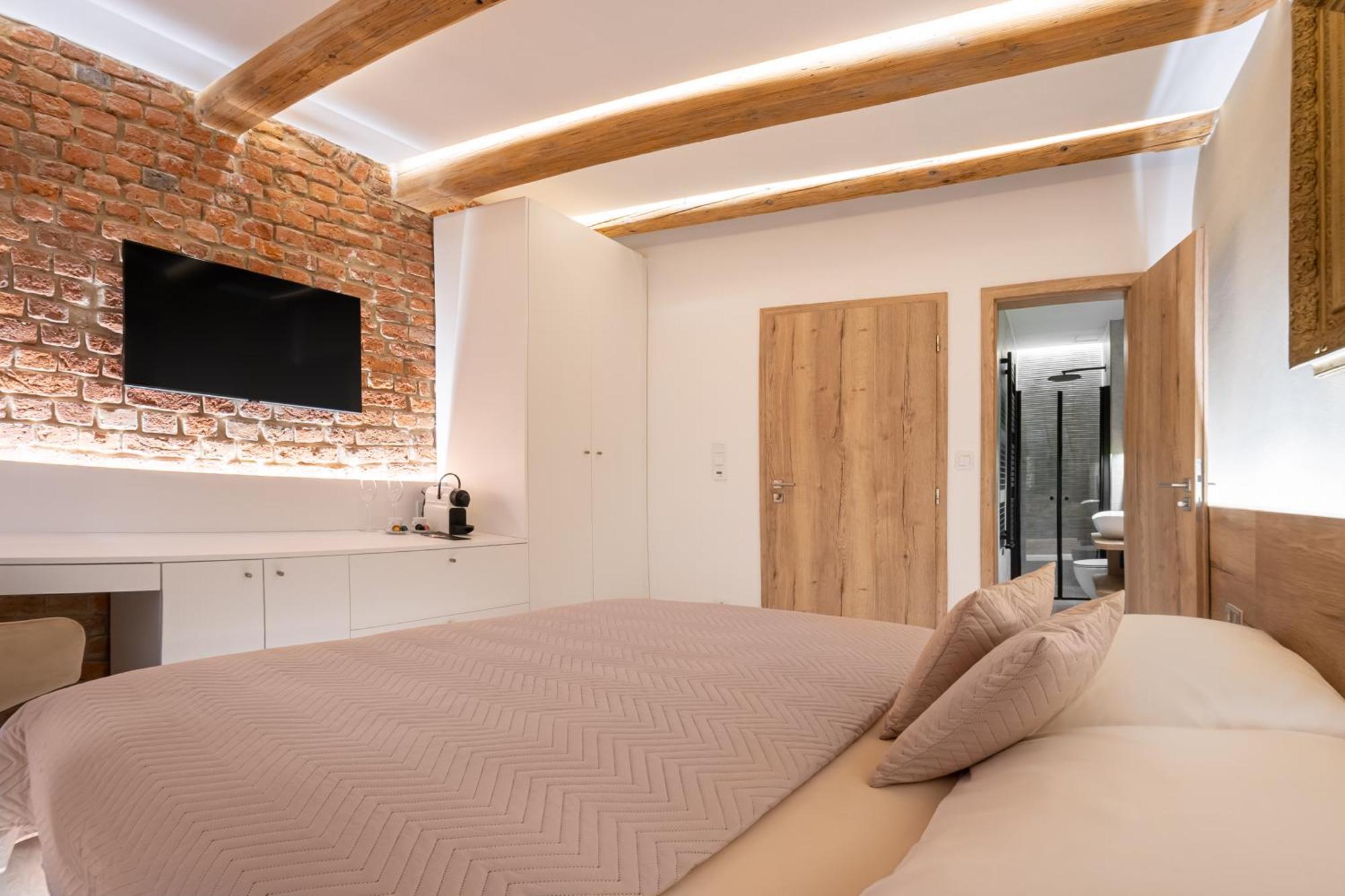 White Wolf Boutique Apartments Оломоуц Экстерьер фото